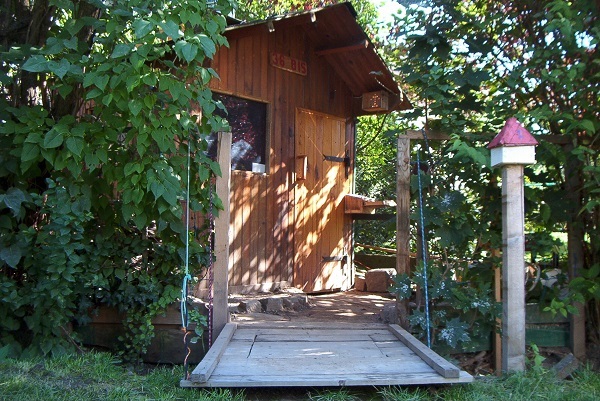 LA_CABANE_VUE_DEPUIS_LE_BOUT_DU_PONT_LEVIS