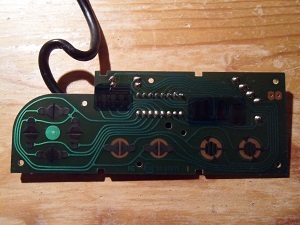 Vue_interieur_avant_detail_circuit_imprime_manette_NINTENDO_NES